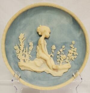 Vintage Avondale "The Melissa Plate" - 2D Little Girl w/ Roses - 1978 14964